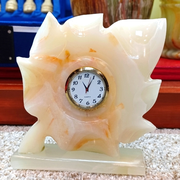 Onyx Leave Clock - Picture 1 of 6